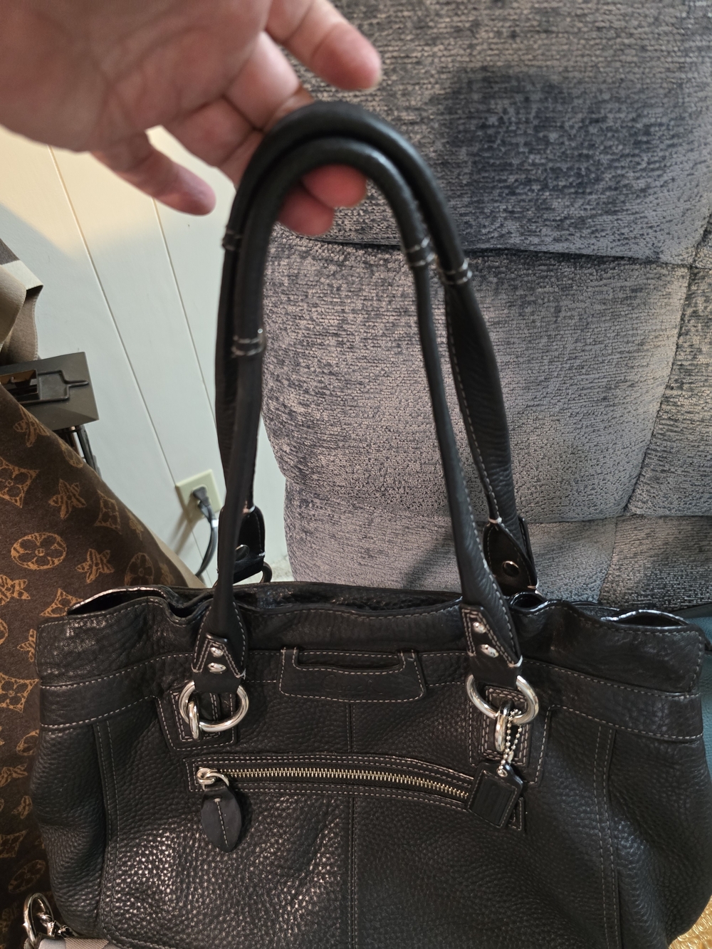 Coach EUC Penelope Black Leather Tote Handbag 15x10x6 - Picture 2 of 9